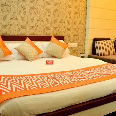 Oyo 742 Hotel Kings Park インドール エクステリア 写真