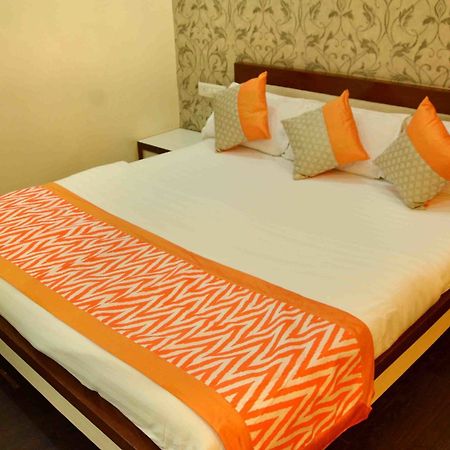 Oyo 742 Hotel Kings Park インドール エクステリア 写真
