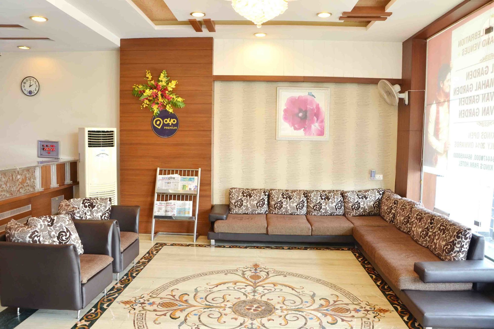 Oyo 742 Hotel Kings Park インドール エクステリア 写真