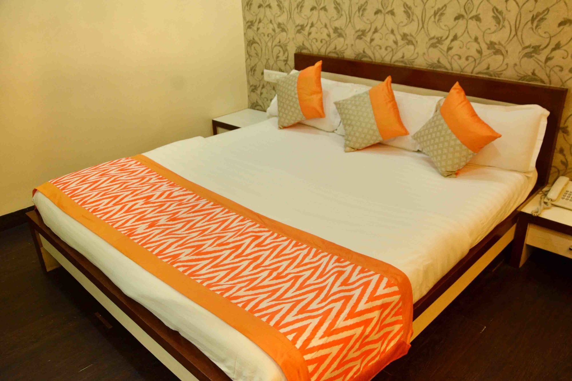 Oyo 742 Hotel Kings Park インドール エクステリア 写真