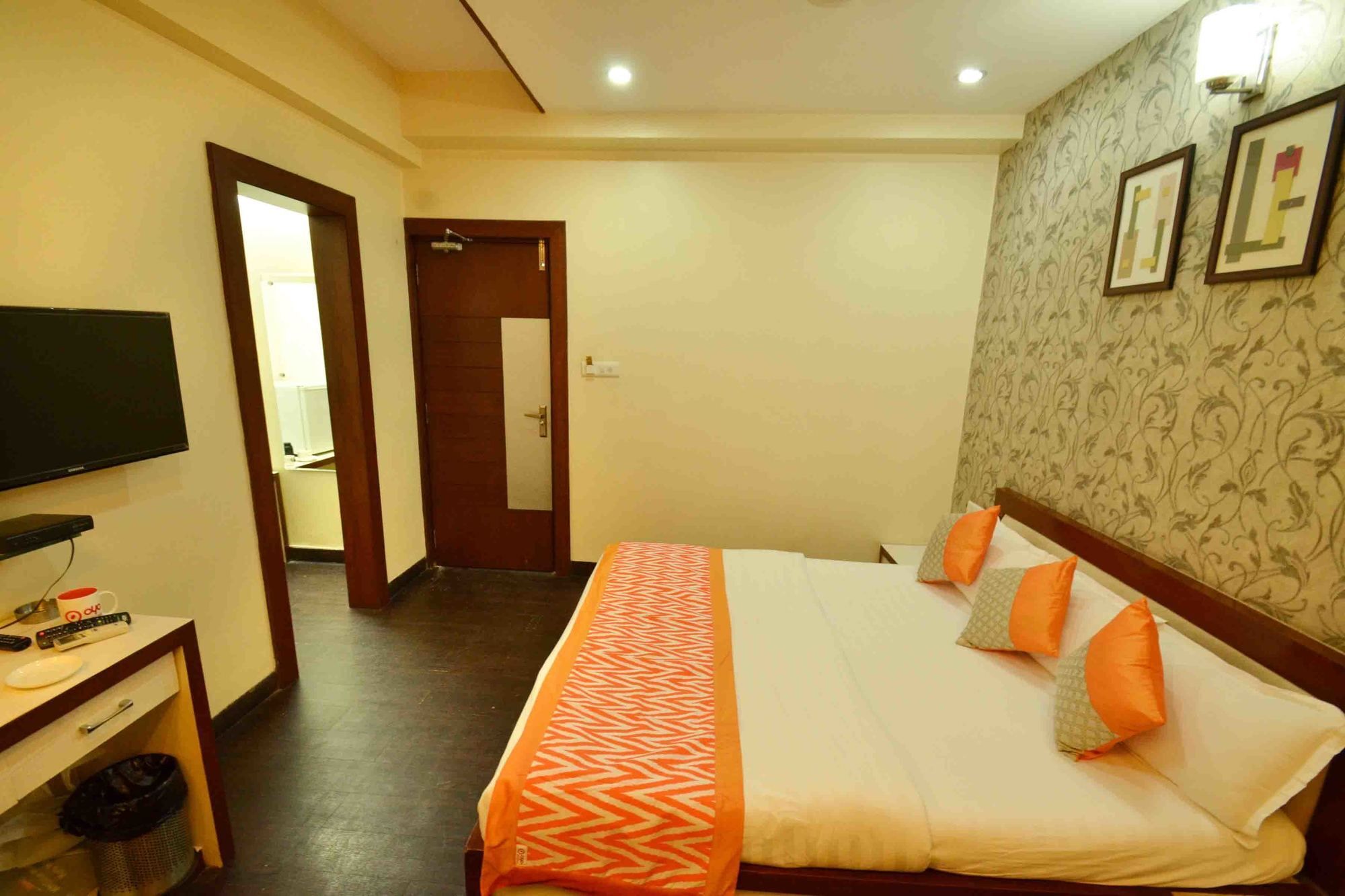 Oyo 742 Hotel Kings Park インドール エクステリア 写真