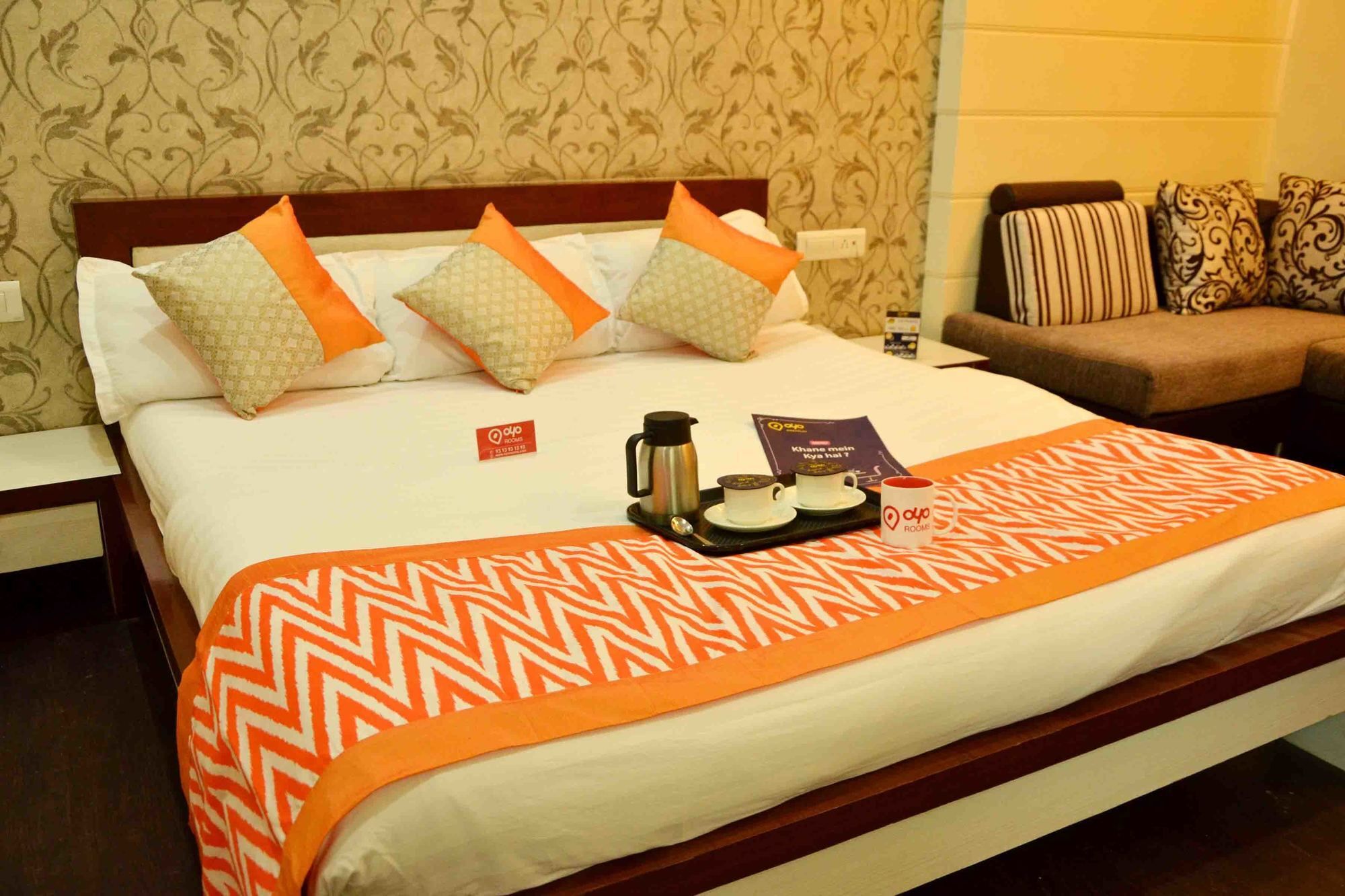 Oyo 742 Hotel Kings Park インドール エクステリア 写真