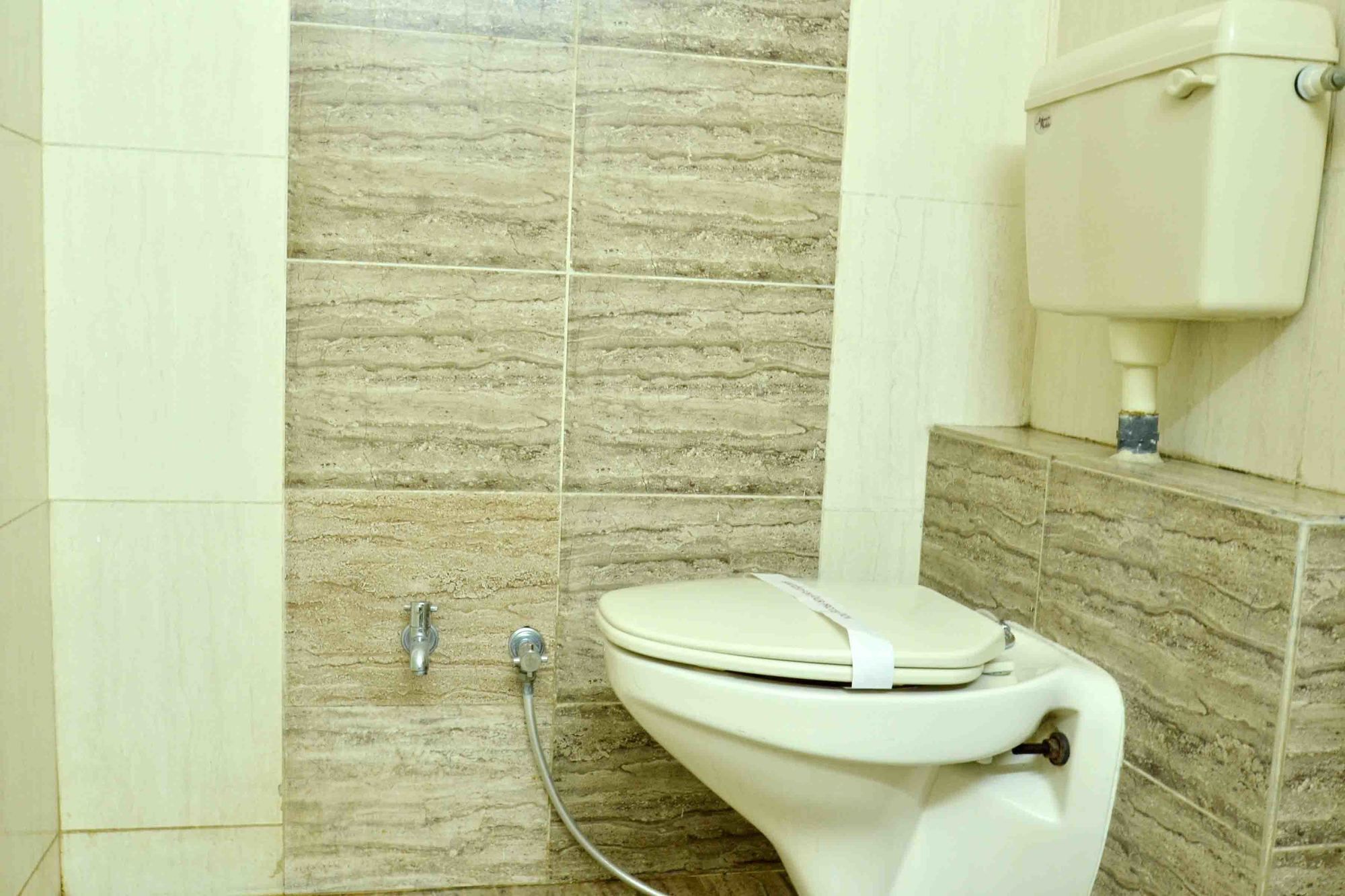Oyo 742 Hotel Kings Park インドール エクステリア 写真